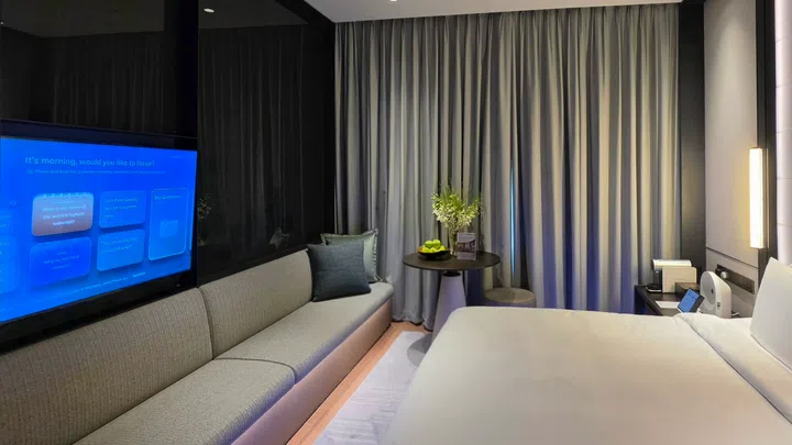 The 3 Samsung rooms are fitted with Samsung Music Studio 5 Speakers for entertainment audio.
