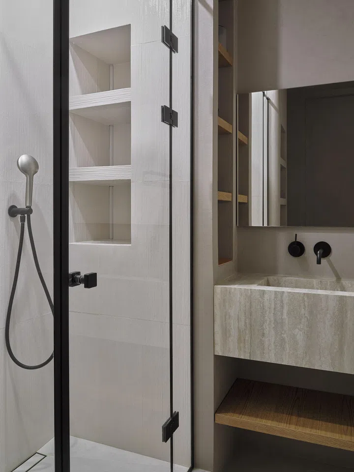 Just like Singaporean homes, this apartment is devoid of a bath tub in the primary en suite, and comprises a shower, toilet and vanity. 