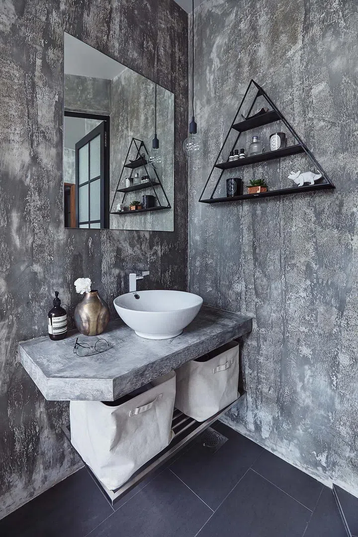 This master bathroom looks spacious and inviting, thanks to the space- saving design and quirky ornaments.