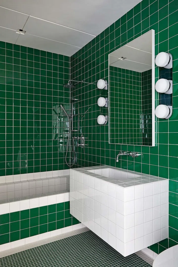 Bathroom
custom designed
by McKay, with
Nemo Tile; RBW
sconces;
House of Rohl
hardware.