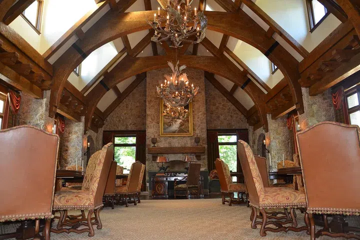 The lodge has hosted many important civic and political events.