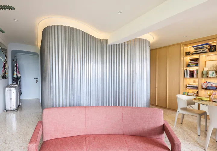 The living room is a nod to the modernist movement with Le Corbusier’s LC3 armchair, Gerrit Rietveld’s Utrecht armchair and a sofa in the curved form of the Utrecht armchair around a Charlotte Perriand Table á Plateau. A wool floral carpet from Missoni brings everything together and makes the space feel like a garden in full bloom. 