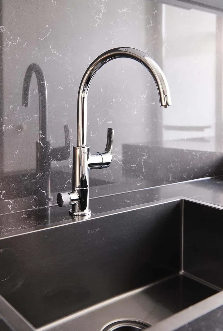 Stainless steel kitchen basin and tap in this 1,550 sqft 3-bedroom condominium apartment in Keppel Bay. Interior design by Weiken