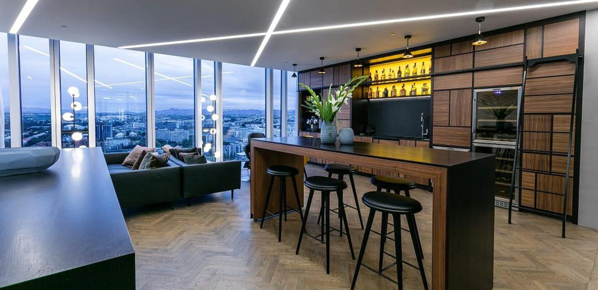 tower-suites-bar-2-1024x497