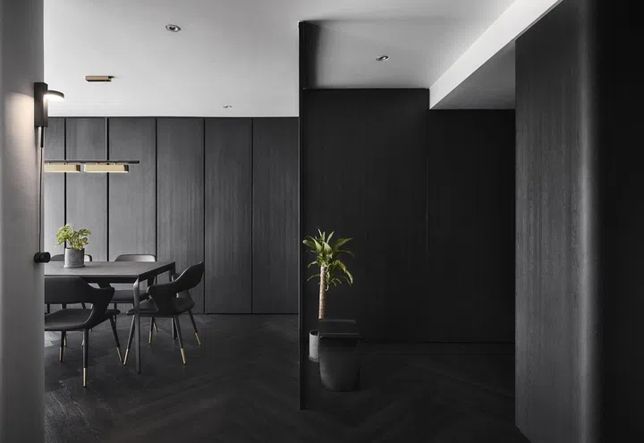 A consistent dark wood, dark grey and black colour palette permeates throughout the home. Image Nonie Chen, Kristy Quah
