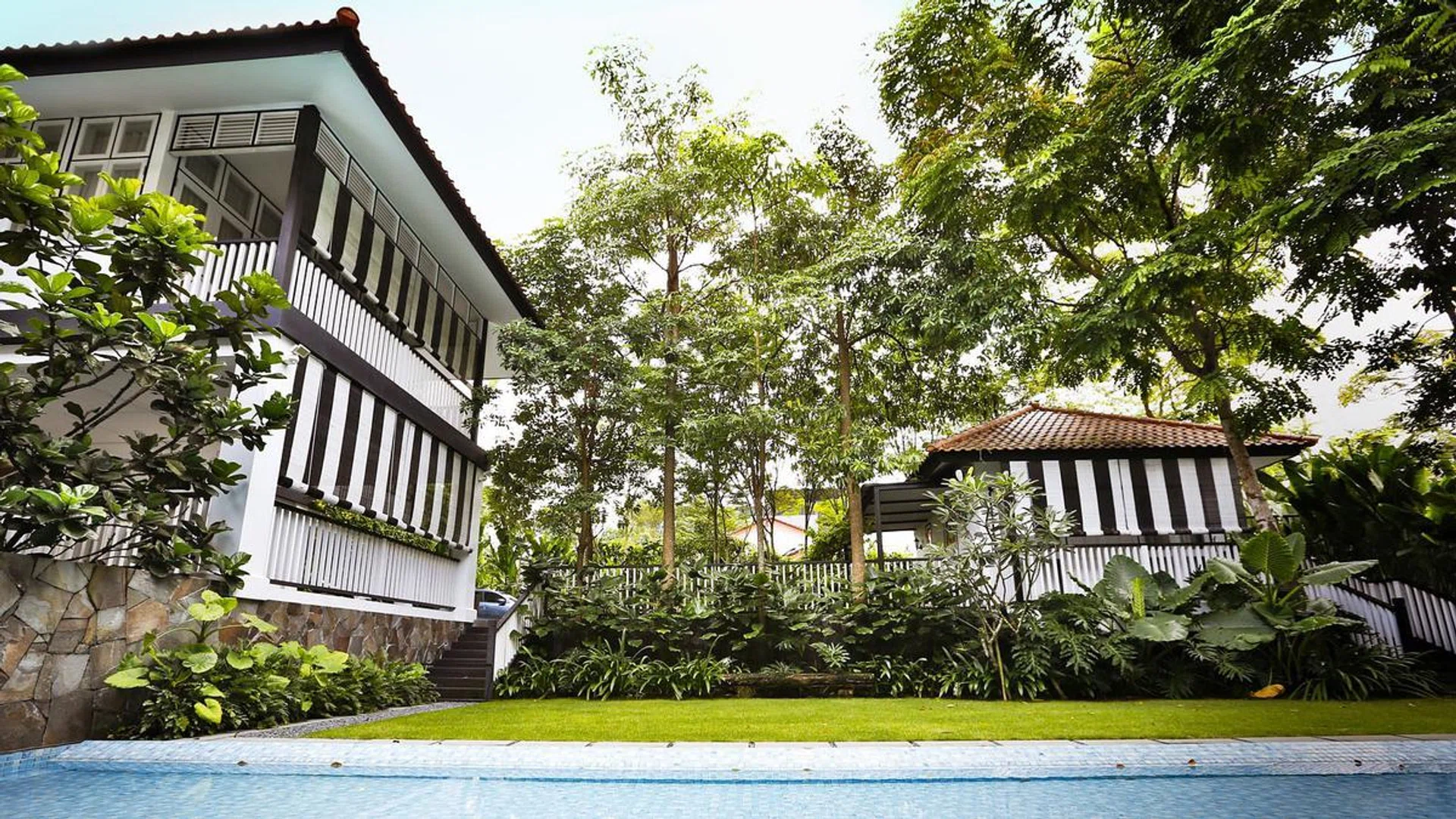 view_of_the_main_house_and_the_smaller_house