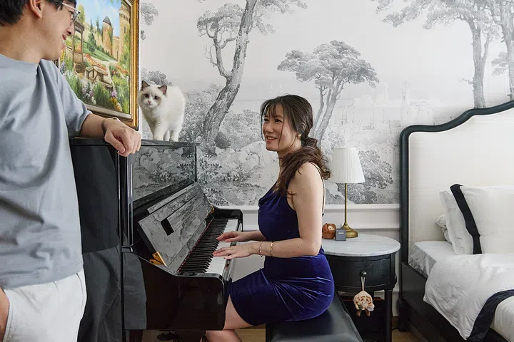 Charmaine’s black piano fits naturally into the bedroom’s restrained palette.