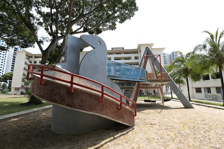 Dakota Crescent retro dove playground