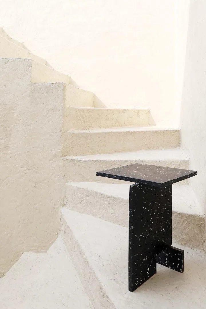 Can you tell from the look of this table that it was made with 6kg of waste?