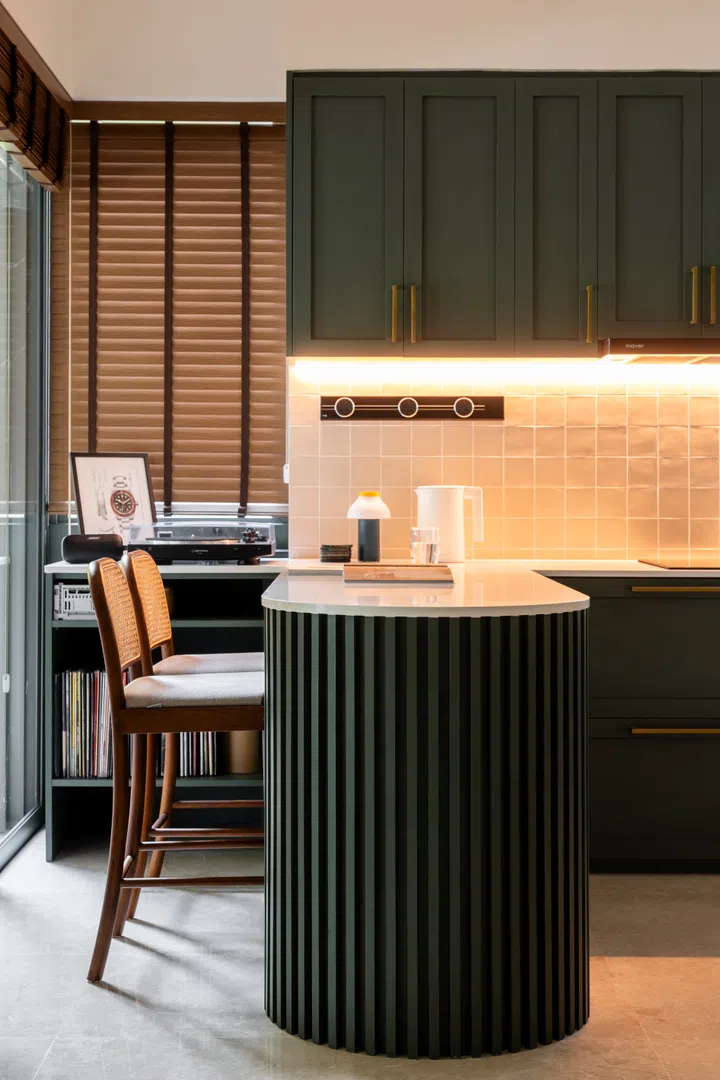 The bar nook around the island equipped with vinyl player space.