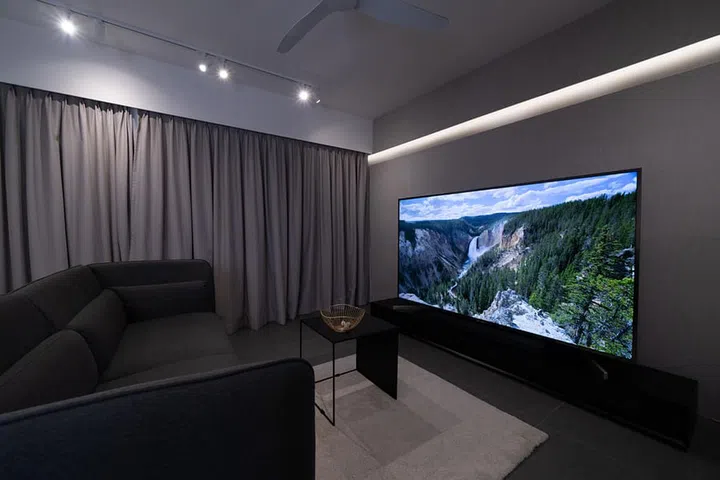 A Sony's BRAVIA 85'' TV in an HDB unit. Photo by Builders Plus.