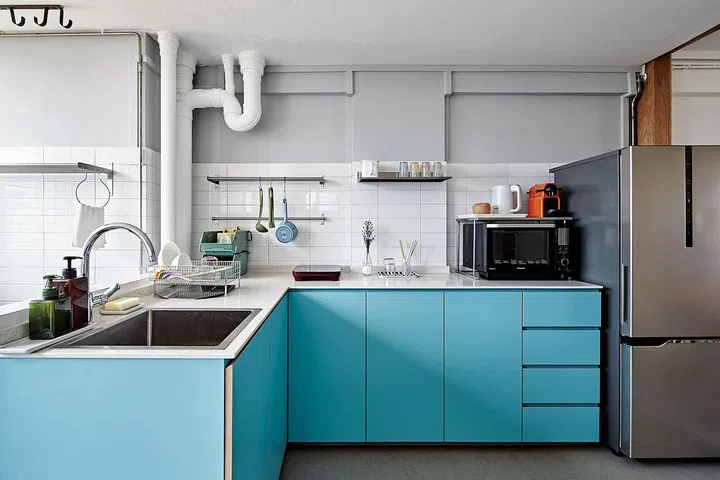 As he does not cook often, Chin Nian only has an induction stove. “I don’t have a storeroom so every item, from appliances to kitchen hooks, must look good enough to be displayed,”