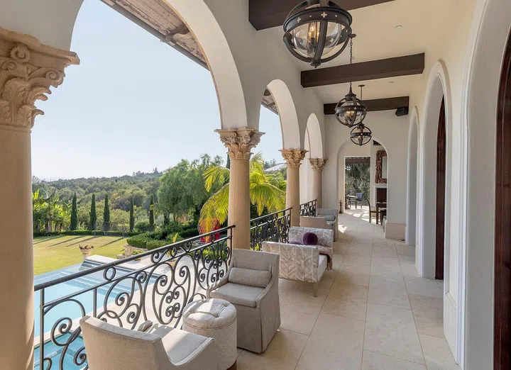 House Tour: The "Harry & Meghan" Netflix Mansion