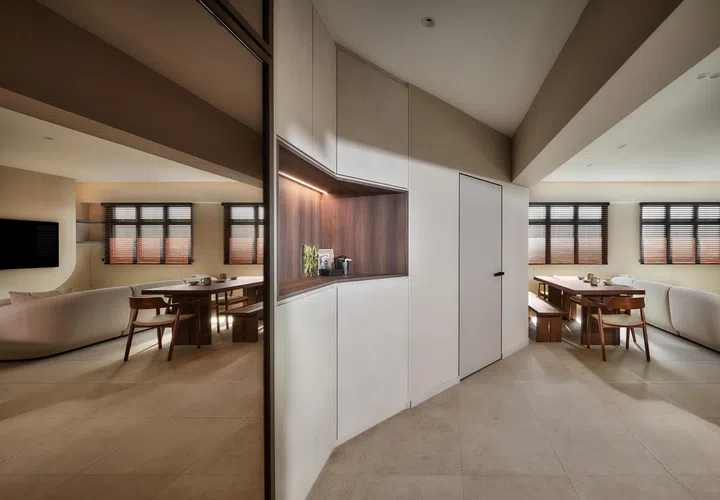 All rooms are fitted with frameless doors from 8 Doors.