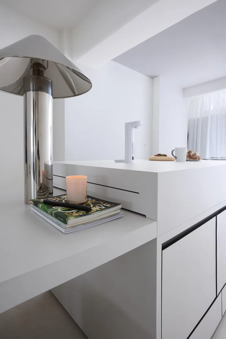 A BoConcept monochrome lamp acts as a centrepiece and is like art. 