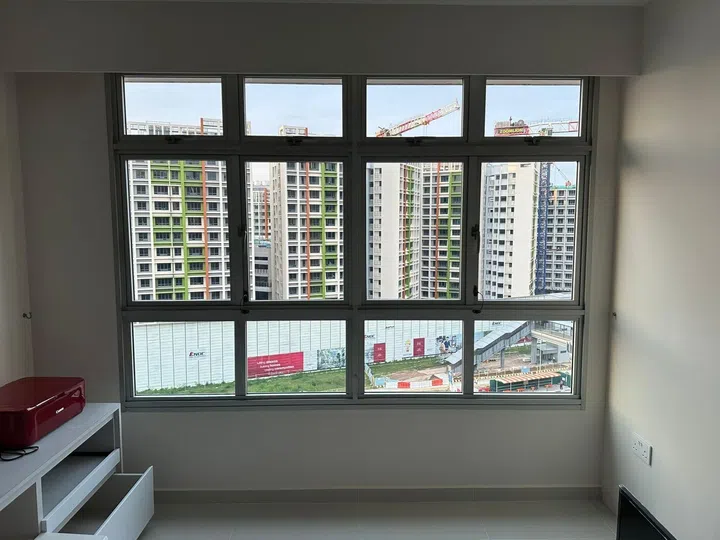 Strong daylight from standard HDB windows can quickly translate into heat and glare, especially in units exposed to direct sun, making shading and control essential.