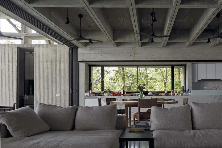 The furniture colour palette was similarly understated to keep the focus on the greenery in the Chempenai House Kuala Lumpur