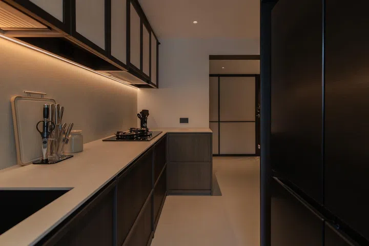 From the kitchen, uninterrupted sightlines extend all the way towards the foyer. Every design decision, from the removed kitchen wall to the open divider beyond, was made to create this sense of openness.