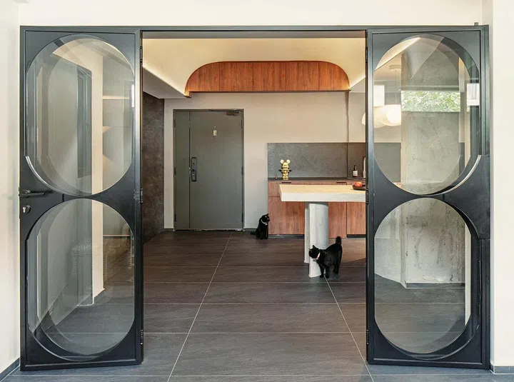 House Tour: $180,000 brutalist renovation for this walk-up apartment along Salam Walk