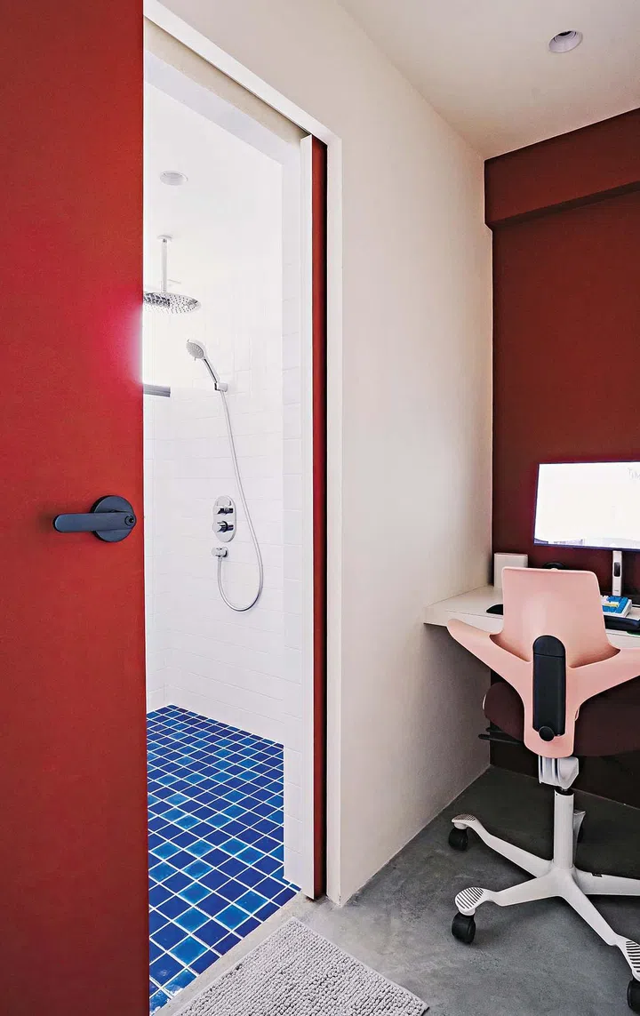 With the selection of electric hues, the internal doors are painted in analogous colours to create a harmonious look.