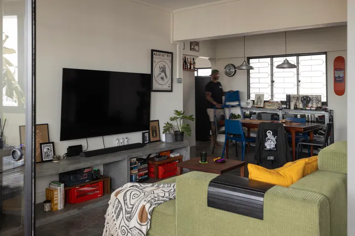 Cement screed lines the living room’s floors.