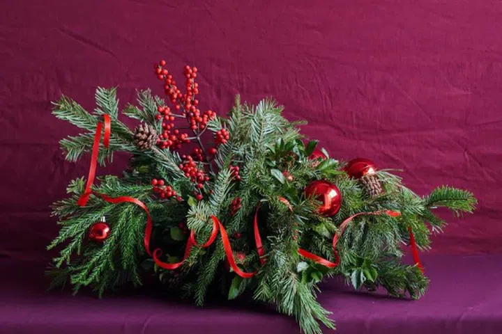 Wonderland Botanicals Holiday Tabletop Centrepiece