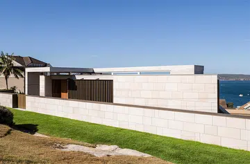 The two-storey home overlooking the Sydney Harbour is divided into discreet pockets of space within a harmoniously structured whole.