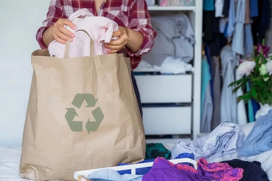 How to dispose old clothes in Singapore? Here are 6 ways Home & Decor