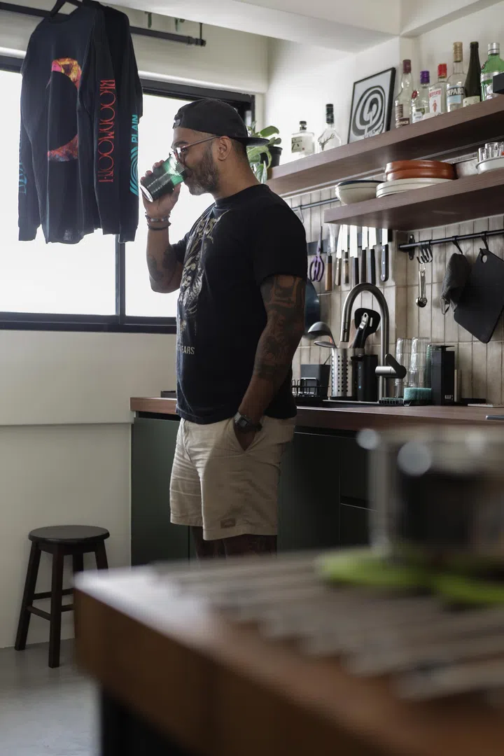 A music and plant enthusiast lives in this 4-room HDB resale flat.