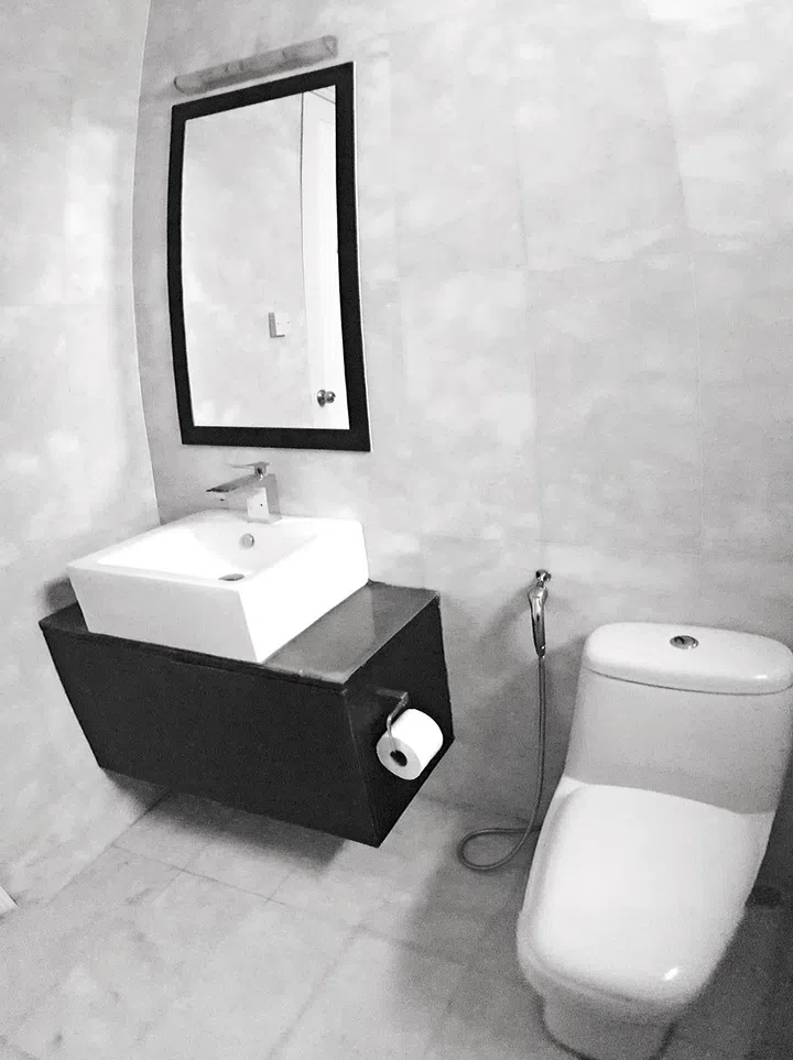 The bathroom before renovation in a 3-bedroom condo in East Coast.