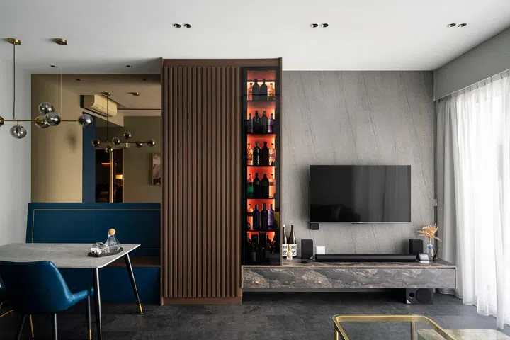 A 764 sq ft bachelor pad filled with cool touches and a smart home system