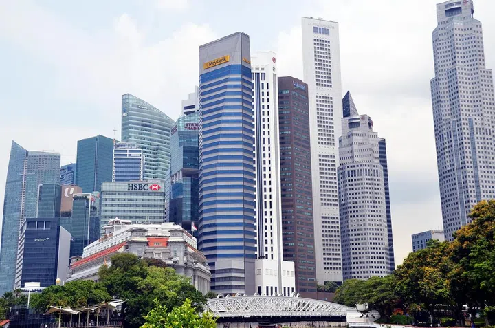 View on the central business district in Singapore. Photo 123RF