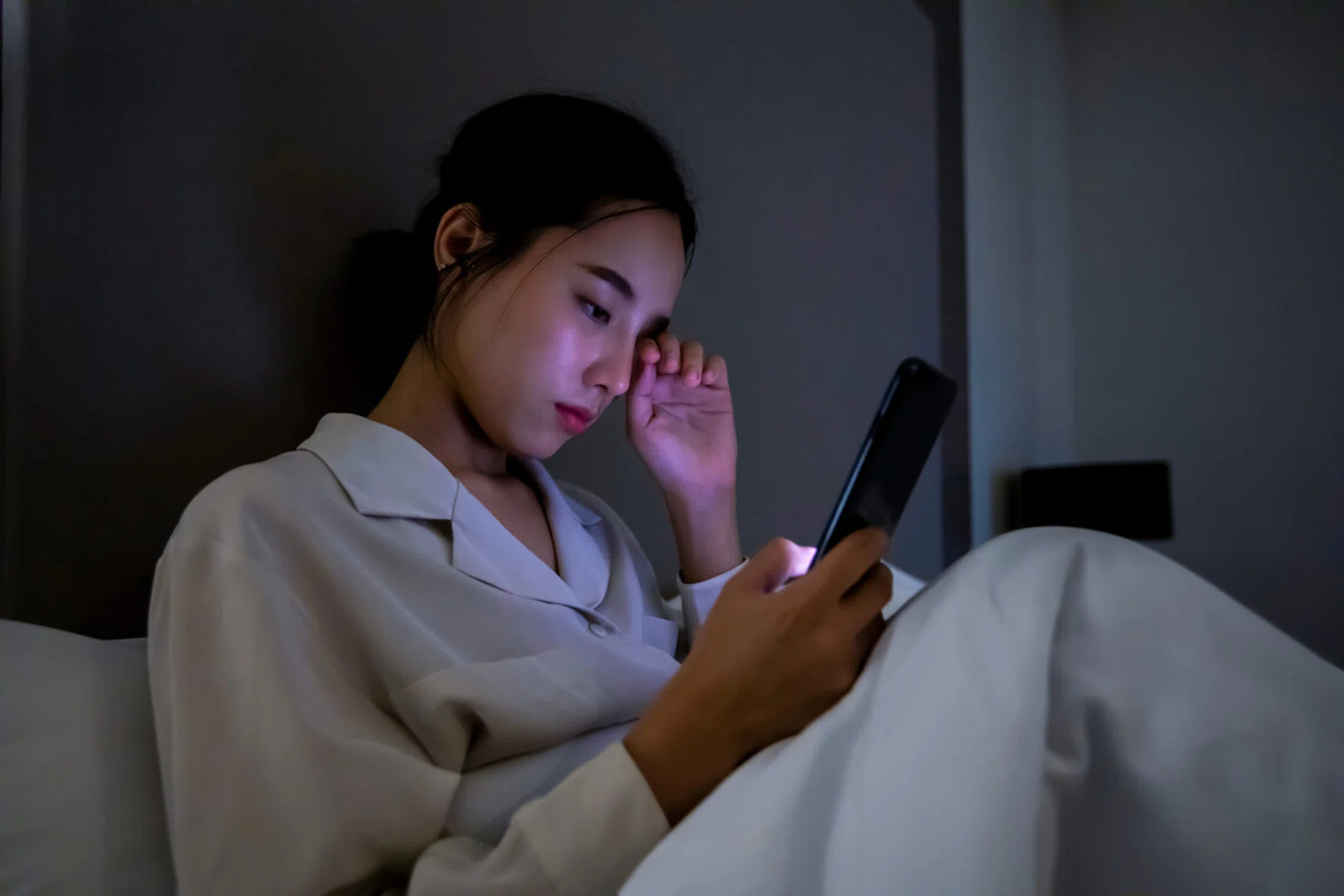 Trouble sleeping? Your nighttime routine and bedroom essentials could be the reason.