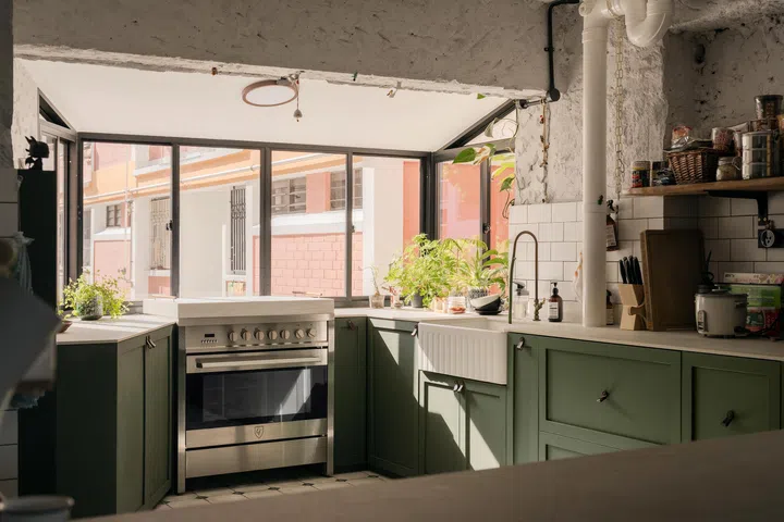 Indoor plants and herbs add more life to the kitchen and gel with its green colour palette. 
