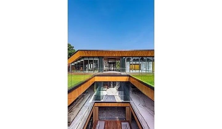 A view of the rooftop clad with grass.