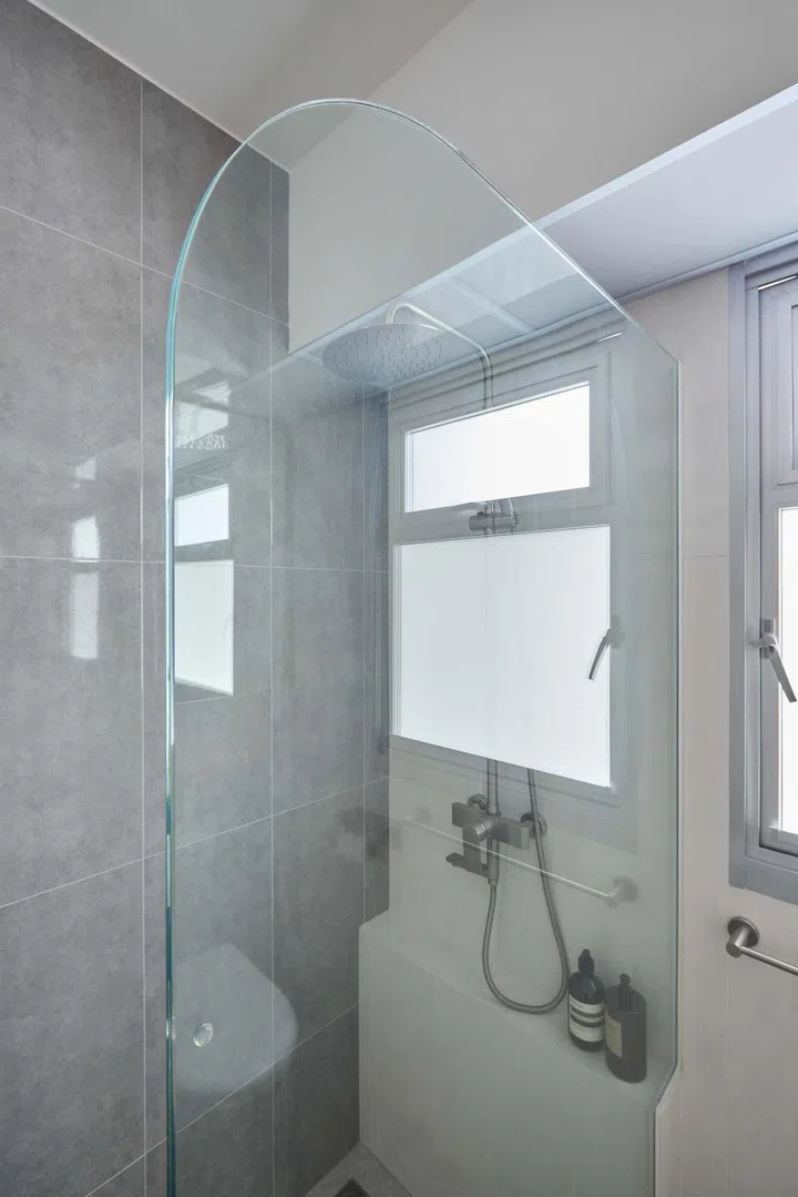 Curved glass shower panel.