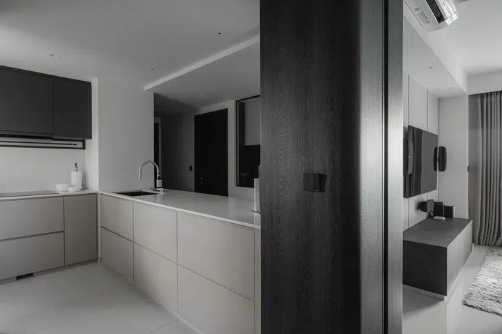 The homeowner client of this house requested for a large volume of storage space. Photos: Phan Min Er