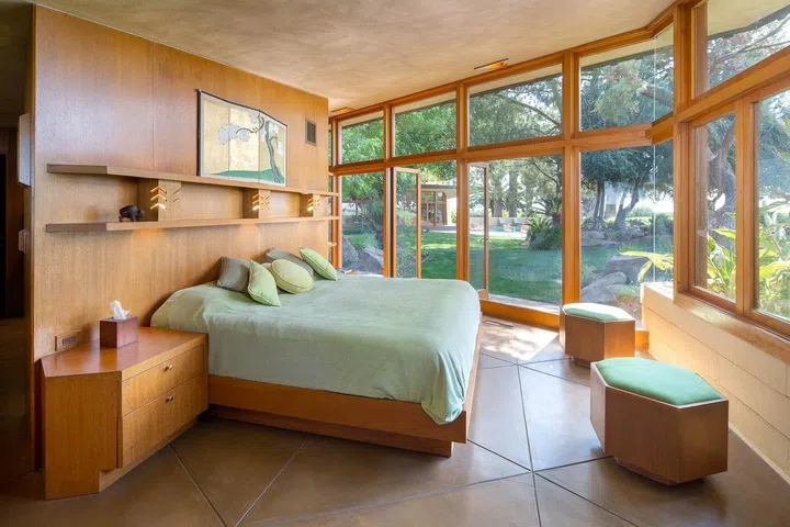 House Tour: A Frank Lloyd Wright House, Prairie Style, in California