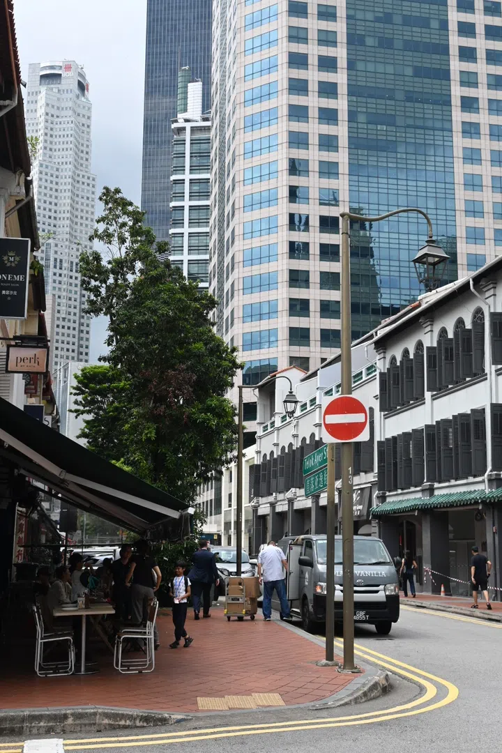 The varied architectural grain of Telok Ayer Road weaves together heritage shophouses and modern skyscrapers, allowing a visual journey across different periods of Singapore's urban development.