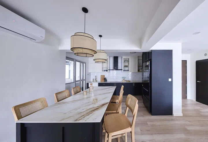 A freestanding kitchen island cum dining table in this Shaker-style 5-room HDB in Tampines Ave 8.