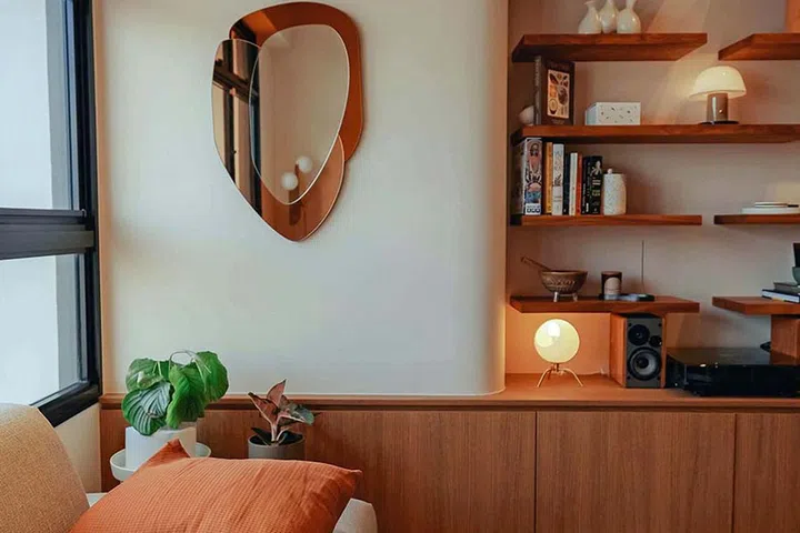 The rounded wall edges add a rustic touch to the modern home.