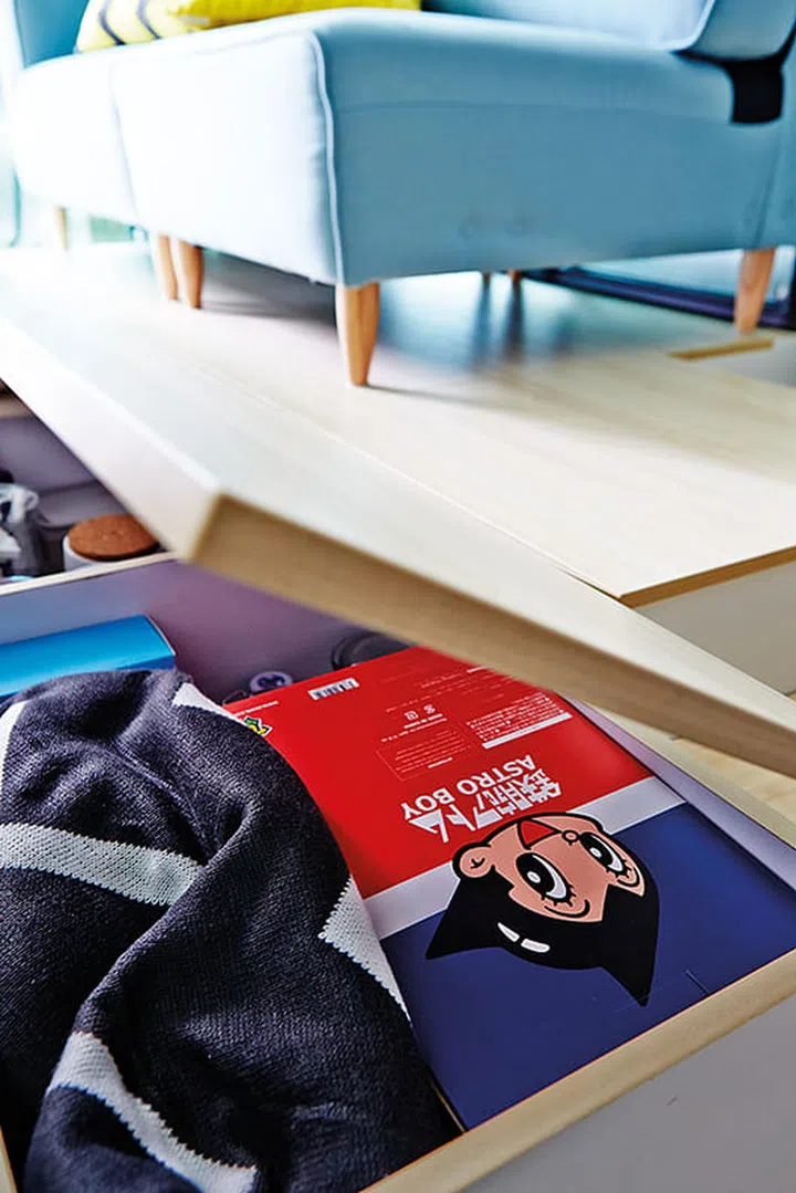 The platform was designed specially to maximise the whole raised area as concealed storage, which is made up of compartments that open in sections.