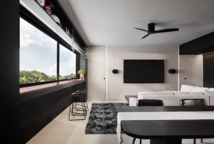 The coffeshop-style countertop below the bay window. Image by Third Avenue Studios.