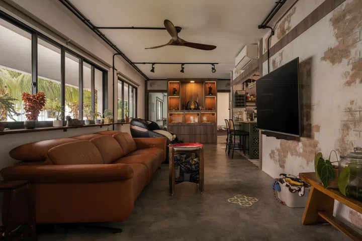 This area is where the family spend most of them time, dripping in delicious personal touches and plants. 