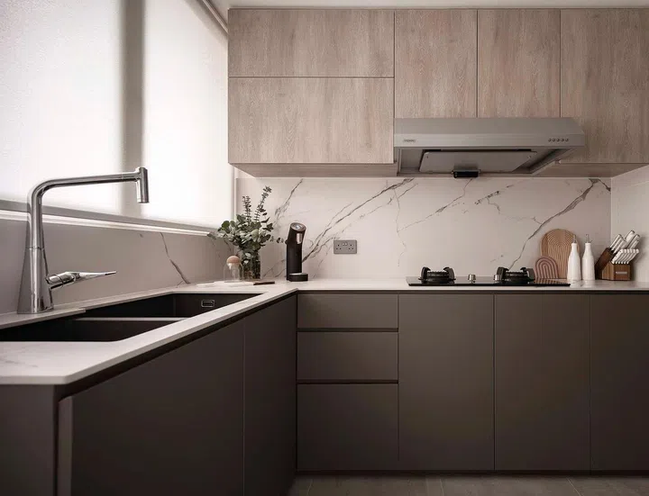 House Tour: Natural neutrals three-room Condo in Siglap brimming with serenity