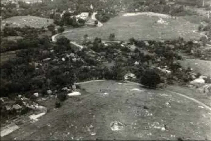 An aerial photograph of the Peck San Theng cemetery grounds taken by the British Royal Air Force, 1958. Collection held by the National Archives of Singapore, Crown copyright.