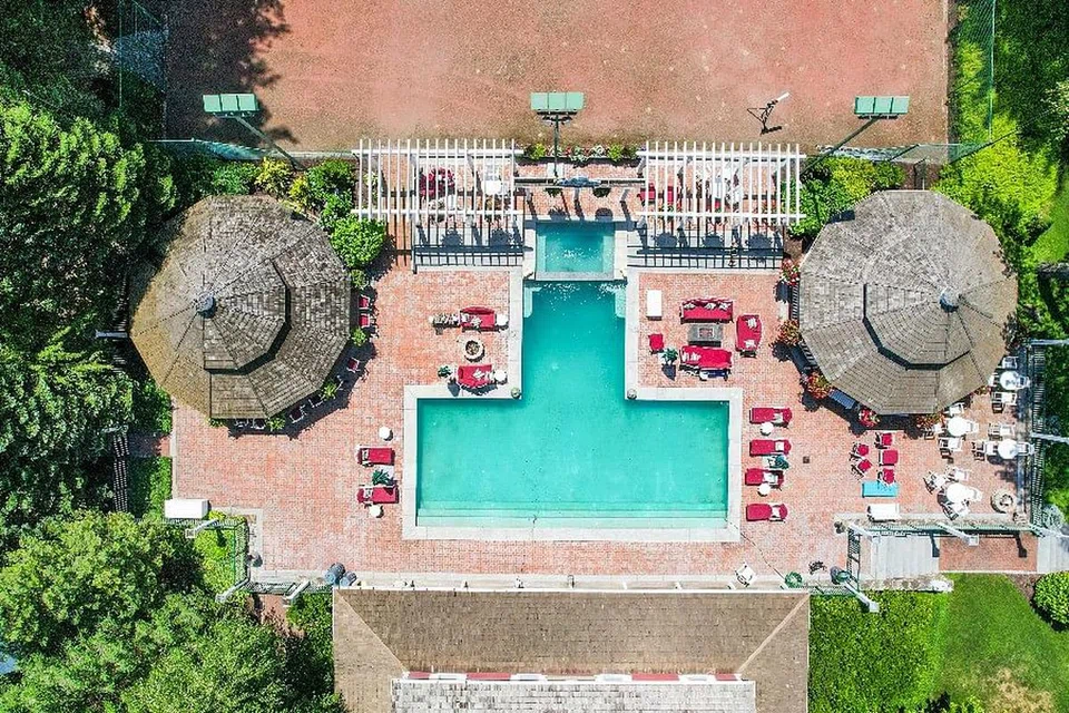 Yankee Candle Founder's $23 Million Home Has an Entire Indoor Water Theme (Courtesy Douglas Elliman Realty)