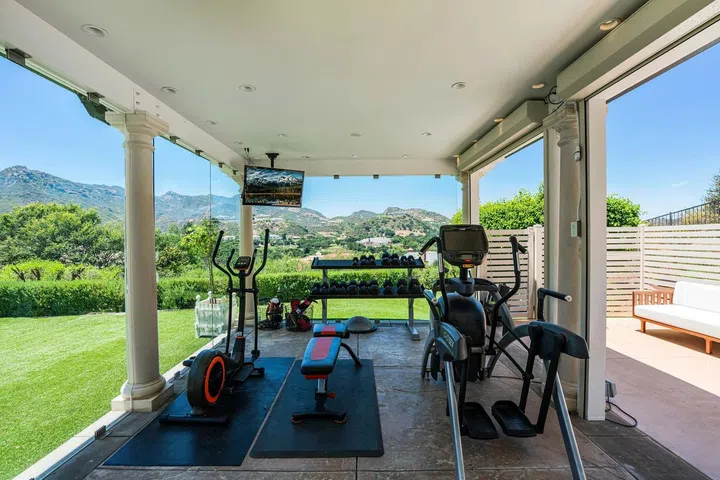 A freestanding glass-walled gym allows working out in style.