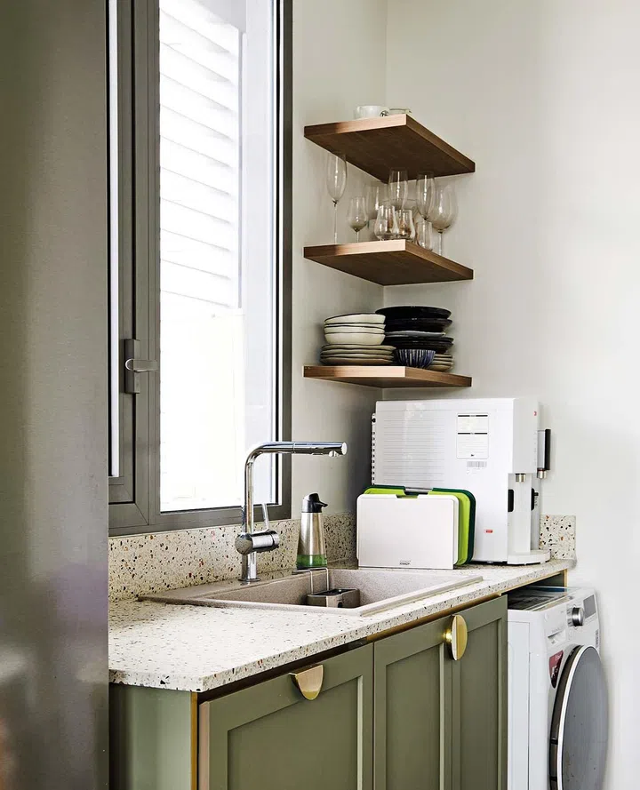 The kitchen is done up in a classic design with shaker style cabinets and a warm colour palette.