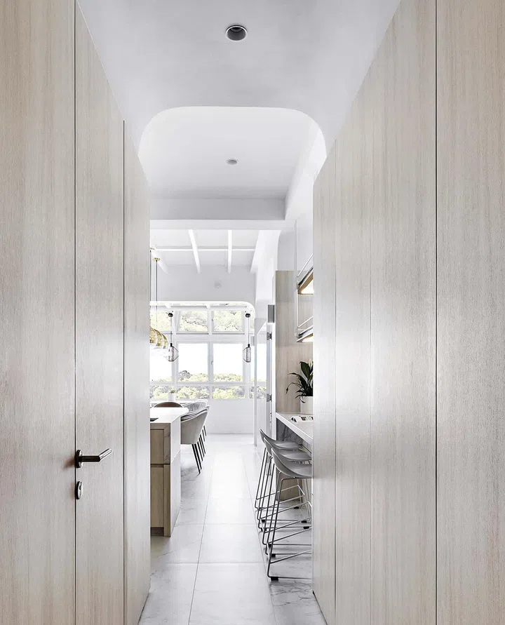 The home
has been
transformed
into a light-filled
space with
plenty of
natural light.